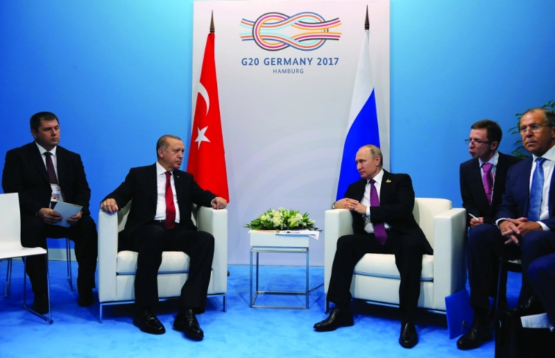 بوتين مع نظيره إردوغان على هامش القمة (د ب أ)
