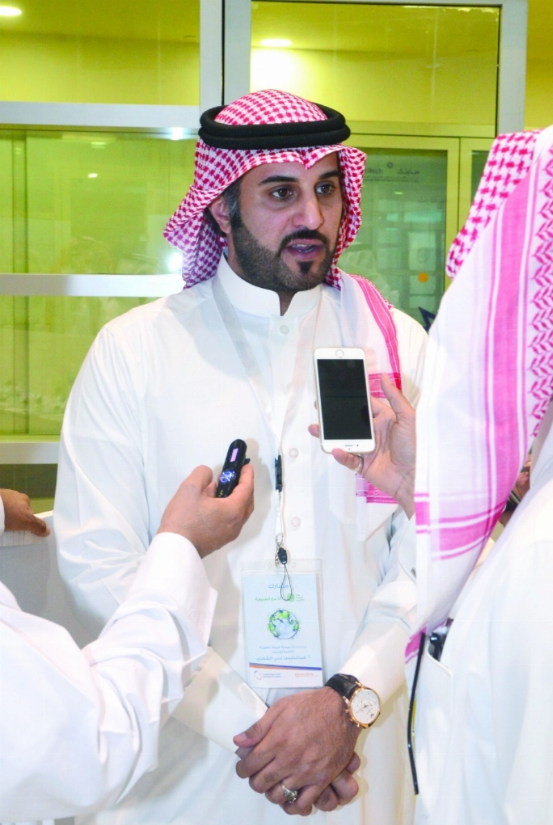 الشهري يتحدث للصحفيين (مكة)