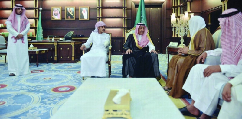 حسام بن سعود مستقبلا زايد الغامدي ووالده ومنصور بن عليبي (واس)