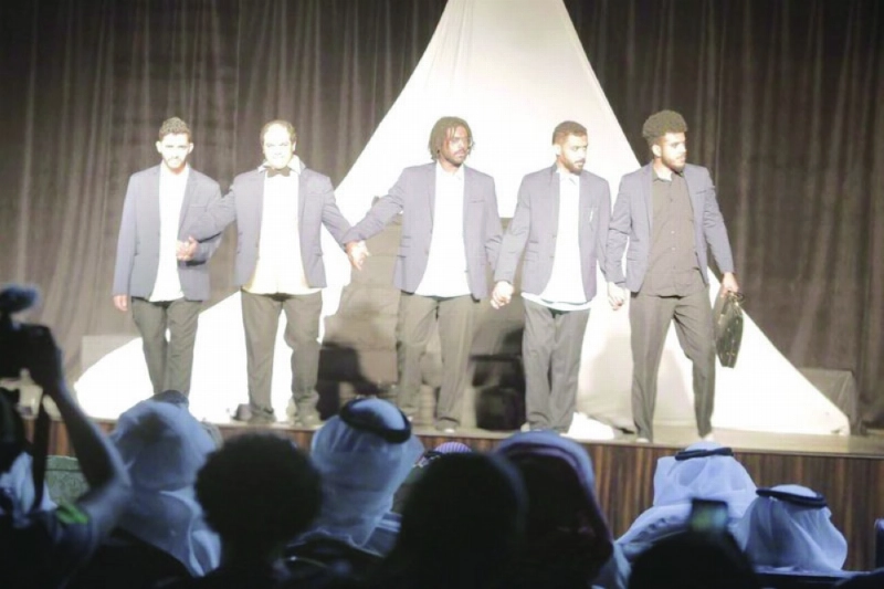 مشهد من مسرحية الحقيبة (واس)