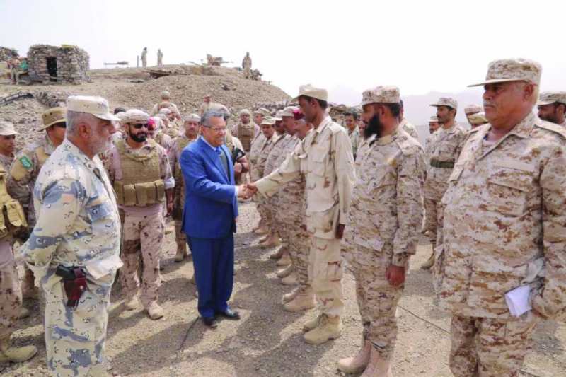 ابن دغر يتفقد جبهات القتال في كرش لحج (سبأ نت)