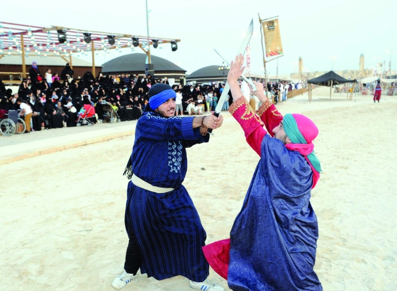 جانب من عروض المبارزة بالسيوف (واس)