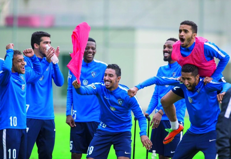 اللاعبون خلال التدريبات الصباحية أمس (إعلامي الهلال)