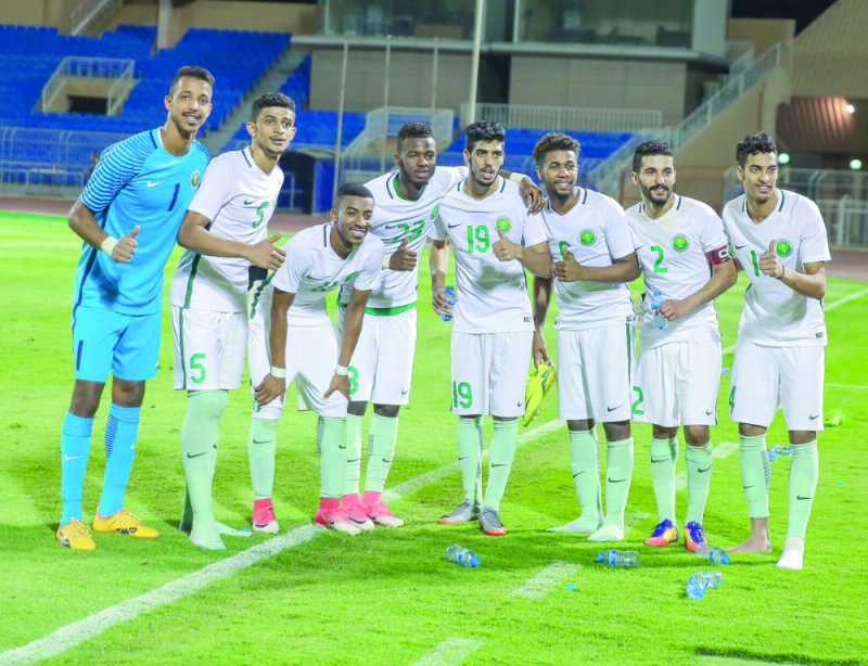 فرحة لاعبي الأولمبي بعد تجاوز أفغانستان (مكة)