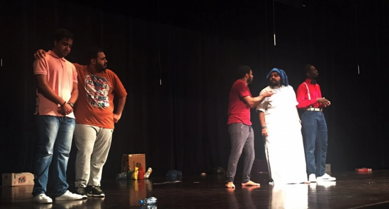 جانب من مسرحية «على وين» التي أقيمت في مهرجان ليالي المسرح (مكة)