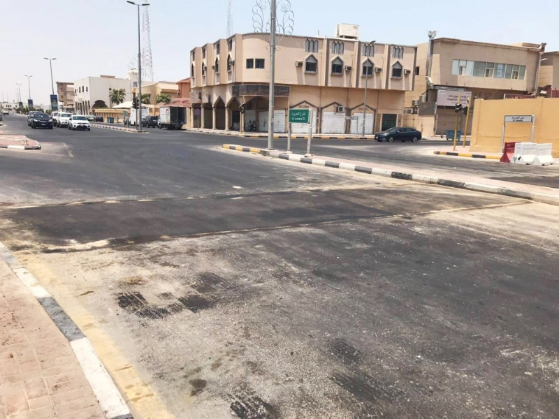 تصريف السيول يساعد على معالجة طبقة الاسفلت بالكشط (مكة)