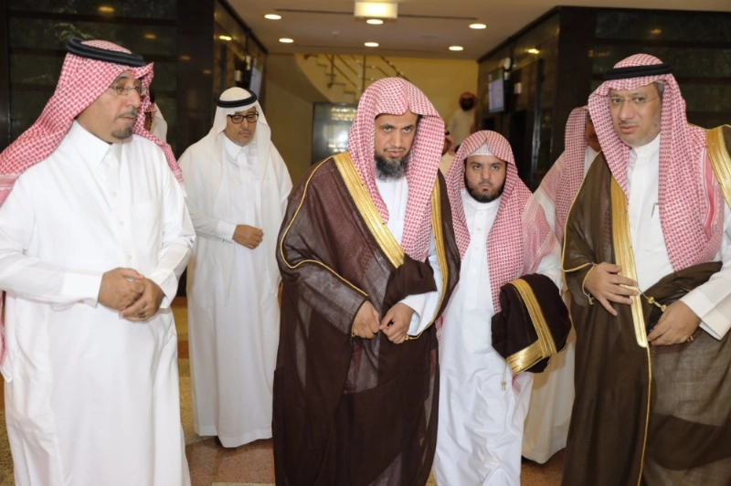 سعود المعجب خلال زيارته التفقدية (مكة)