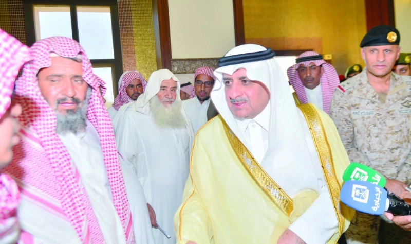 فهد بن سلطان يعزي أسر الشهيدين العطوي (واس)