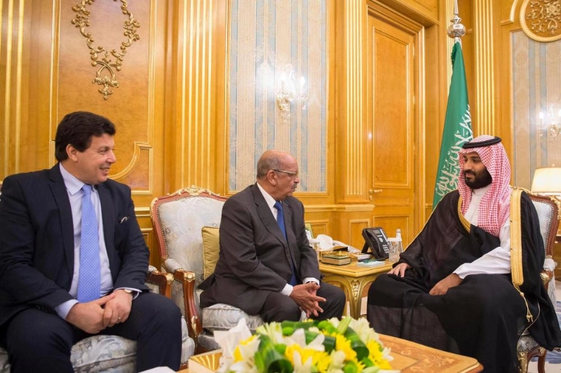 نائب الملك يستقبل وزير الخارجية الجزائري