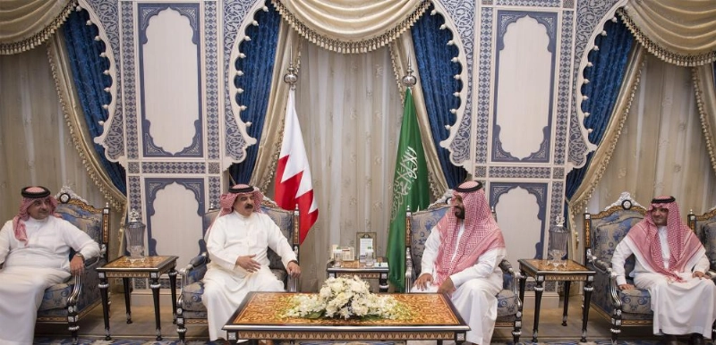 نائب خادم الحرمين لدى استقباله ملك البحرين اليوم (بندر الجلعود)