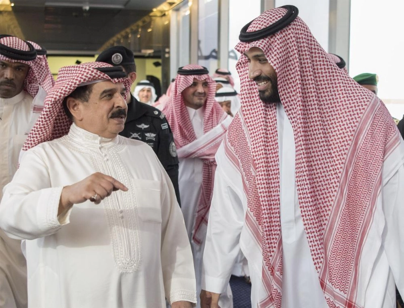 نائب خادم الحرمين لدى استقباله ملك البحرين اليوم (بندر الجلعود)