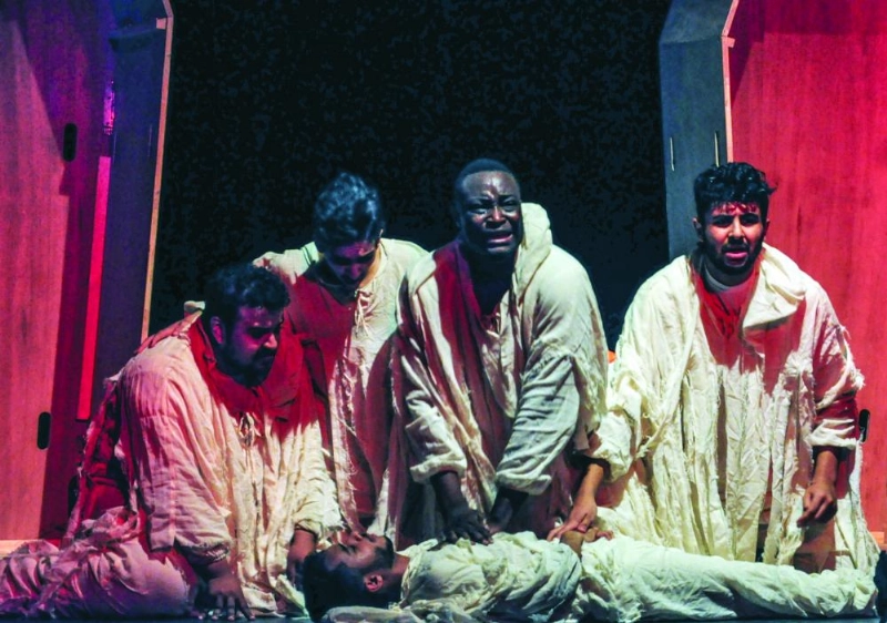 مشهد من المسرحية (مكة)