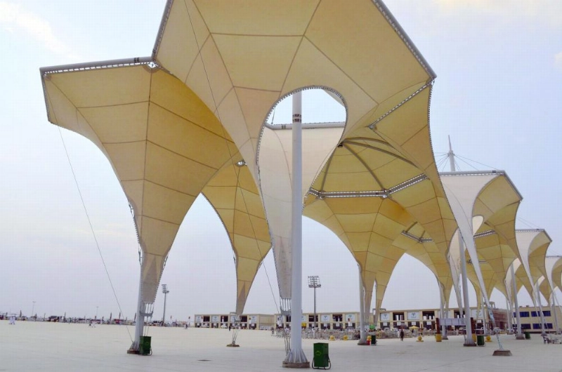 مظلات مخصصة لموقع المزاد (مكة)