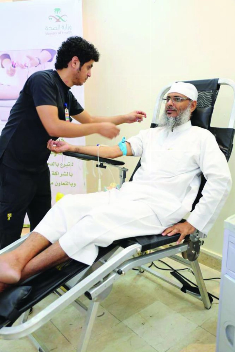 متبرع بالدم خلال الحملة (مكة)