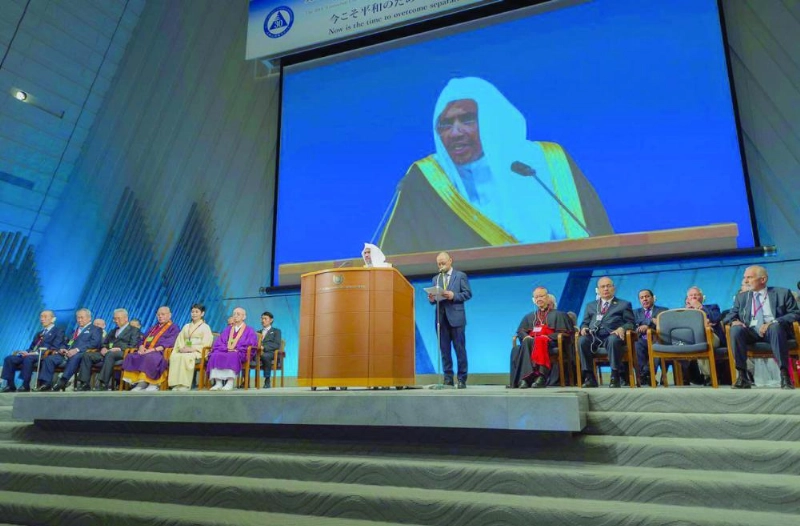 العيسى متحدثا في الاجتماع العالمي للقمة الدينية باليابان (واس)