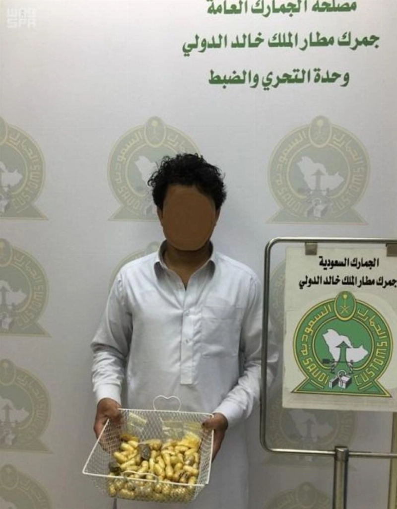لحظة ضبط مهرب كبسولات الهيروين (مكة)