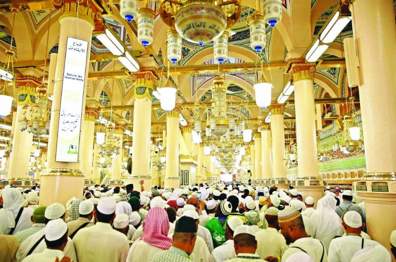 شاشة العرض الالكترونية أمام الداخل من باب السلام (مكة)