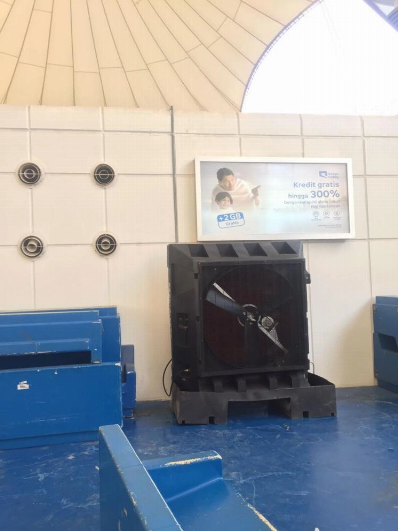 المراوح بعد تشغيلها بمنطقة البلازا (مكة)