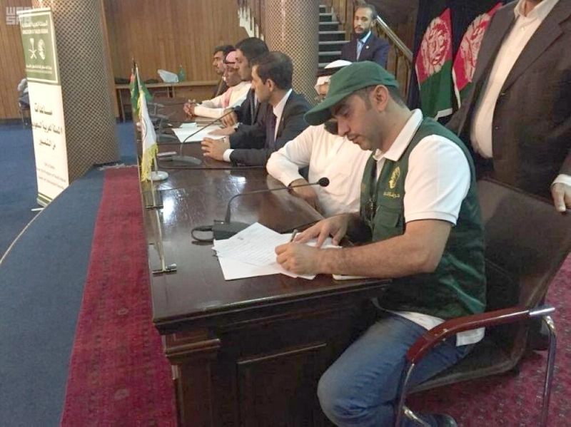 فريق مركز الملك سلمان يوقع مذكرة تسليم التمور في كابول (واس)