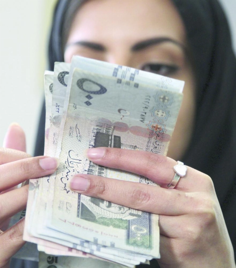 سعودية تعمل بأحد البنوك في الرياض (مكة)