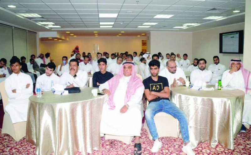 مطوفون مشاركون في ورشة العمل (واس)
