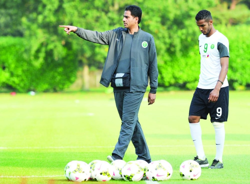 نايف هزازي في تدريب سابق مع المنتخب (مكة)