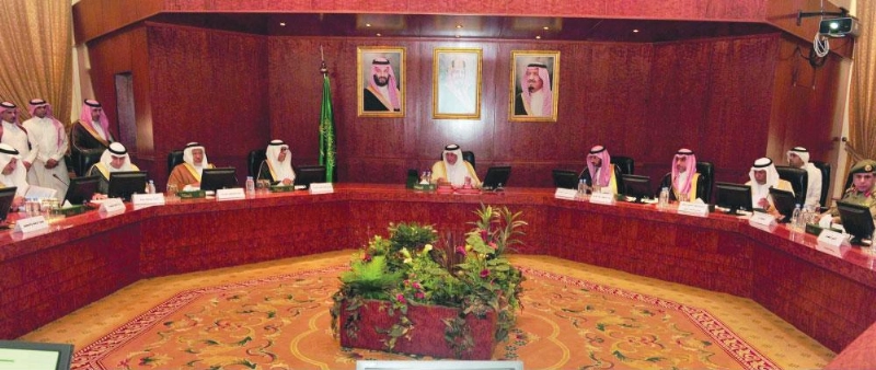 خالد الفيصل خلال ترؤسه اجتماع لجنة الحج المركزية (مكة)