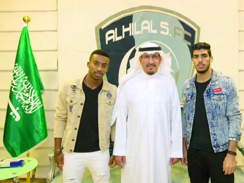 عبدالرحمن النمر يتوسط اليامي والرشيدي (إعلامي الهلال)