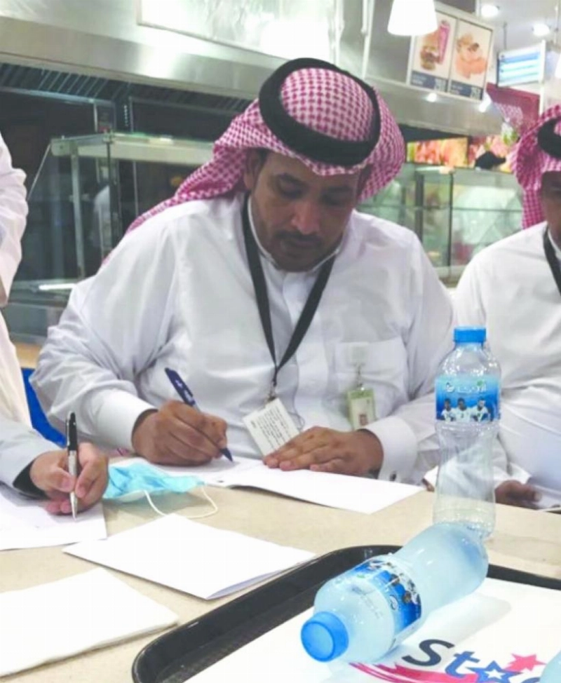 أثناء عملية التفتيش بالمطار (مكة)