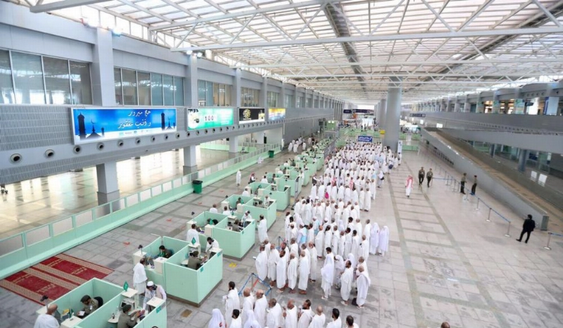 ضيوف الرحمن خلال وصولهم مطار الملك عبدالعزيز الدولي بجدة (مكة)