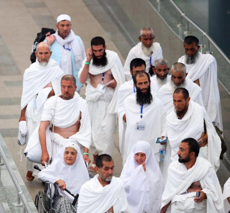 ضيوف الرحمن خلال وصولهم مطار الملك عبدالعزيز الدولي بجدة (مكة)