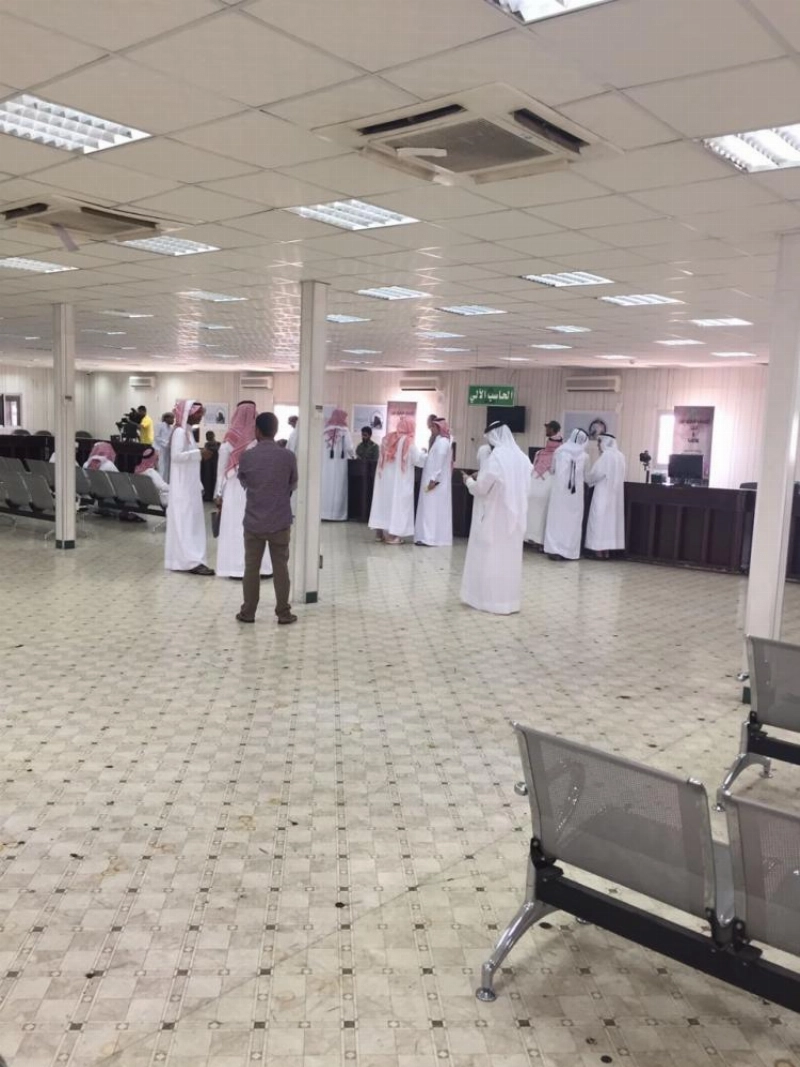 قطريون داخل الصالة المخصصة للاستقبال (مكة)