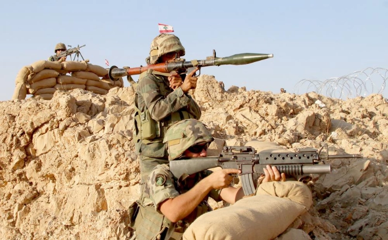جنود لبنانيون في جرود عرسال قرب الحدود السورية (إ ب أ)