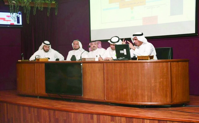 مسؤولو النقابة يشرحون برنامج ضيف