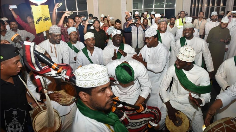 استقبال الجماهير العمانية لبعثة الأهلي في المطار (إعلامي الأهلي)