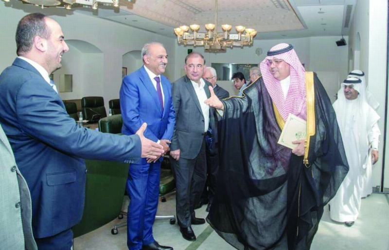 السفير عادل مرداد مستقبلا معارضين سوريين بالرياض (واس)