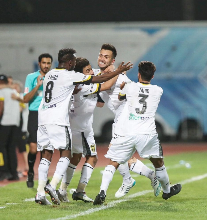 فيلانويفا يحتفل بهدفه في مرمى الفيحاء (إعلامي الاتحاد)