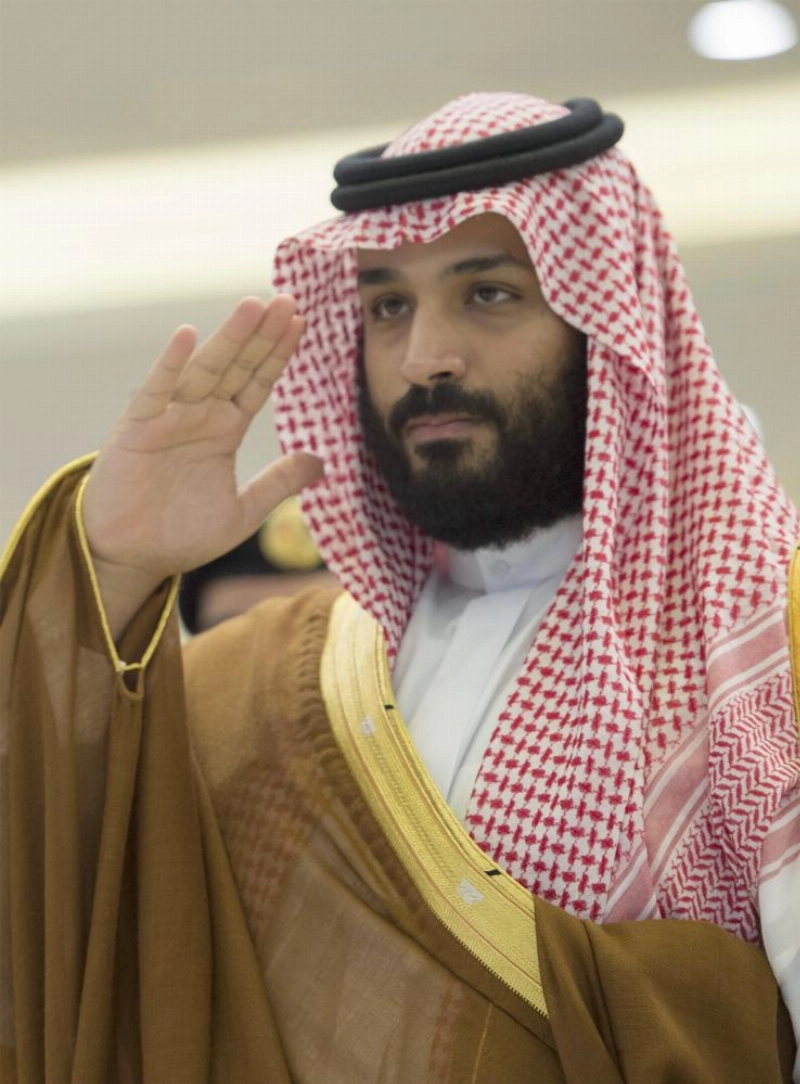 ولي العهد يلقي التحية لقوات أمن الحج