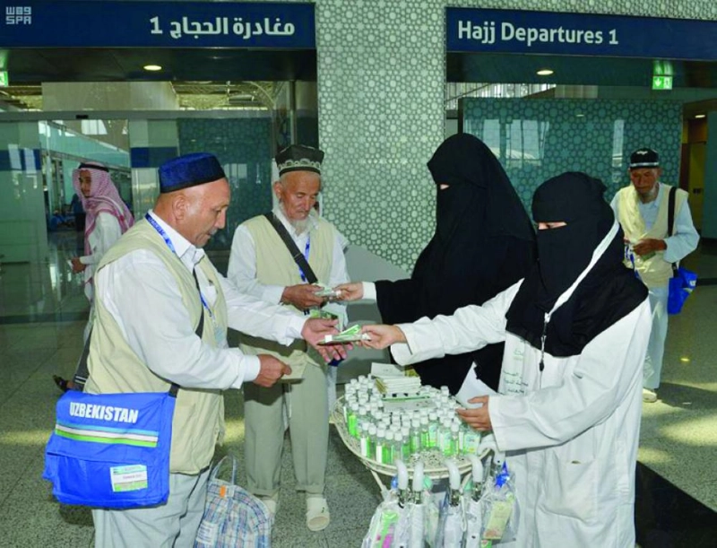 منسوبتان من الصحة تقدمان الخدمة للحجاج (واس)