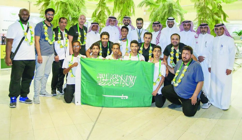 بعثة المنتخب بعد وصولها مطار الرياض (واس)