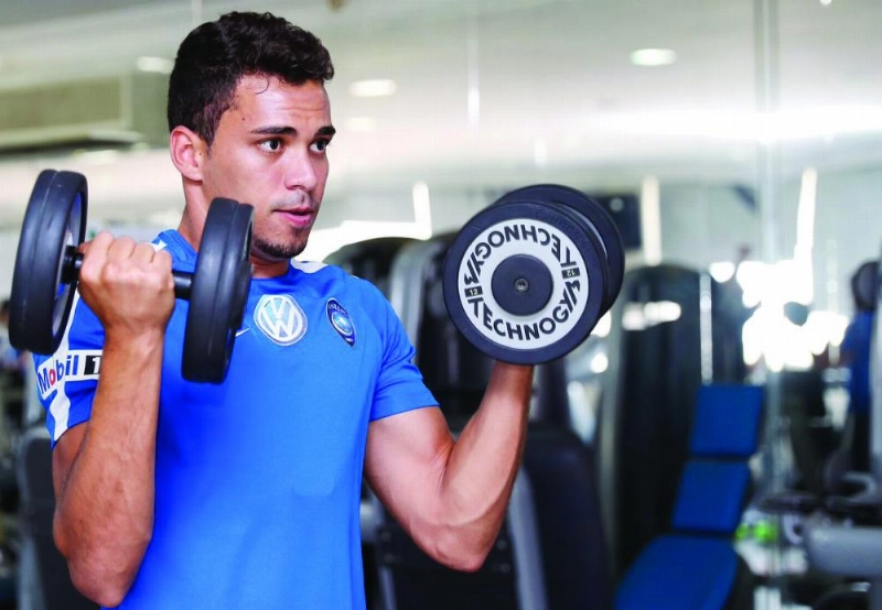 إدواردو في صالة الحديد بالنادي (إعلامي الهلال)