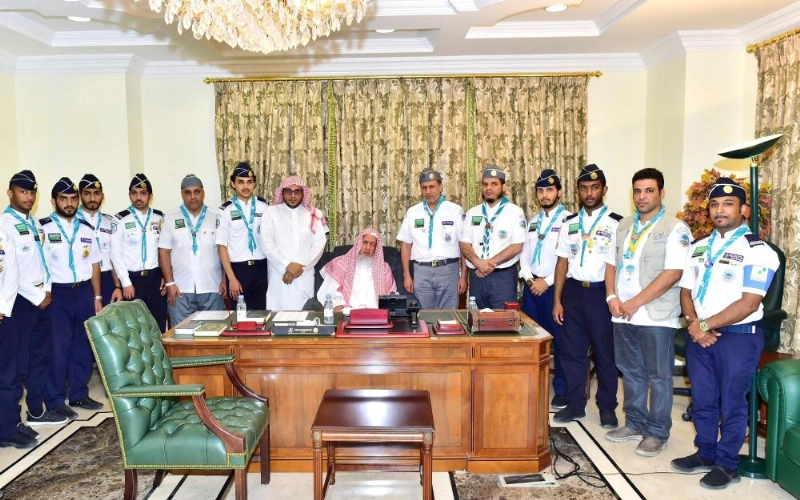 عبدالعزيز آل الشيخ متوسطا القادة (واس)