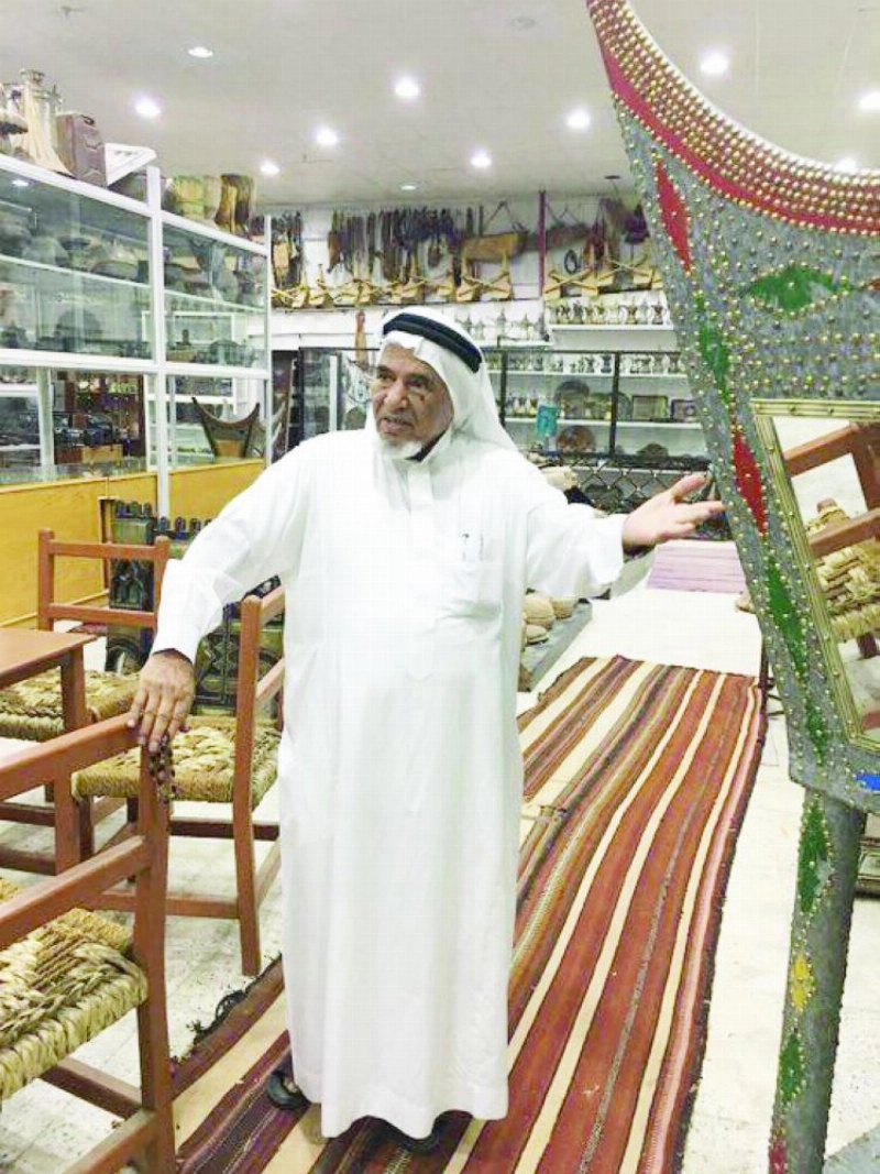 سلامة الجهني في متحفه (مكة)