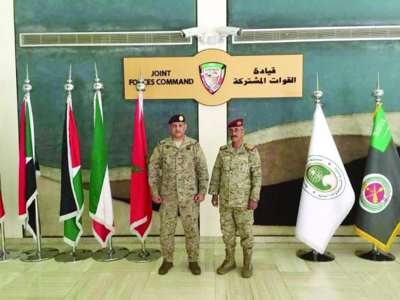 رئيس الأركان اليمني اللواء طاهر العقيلي مستقبلا قائد قوات التحالف الفريق الركن الأمير فهد بن تركي بالرياض (سبأ نت)