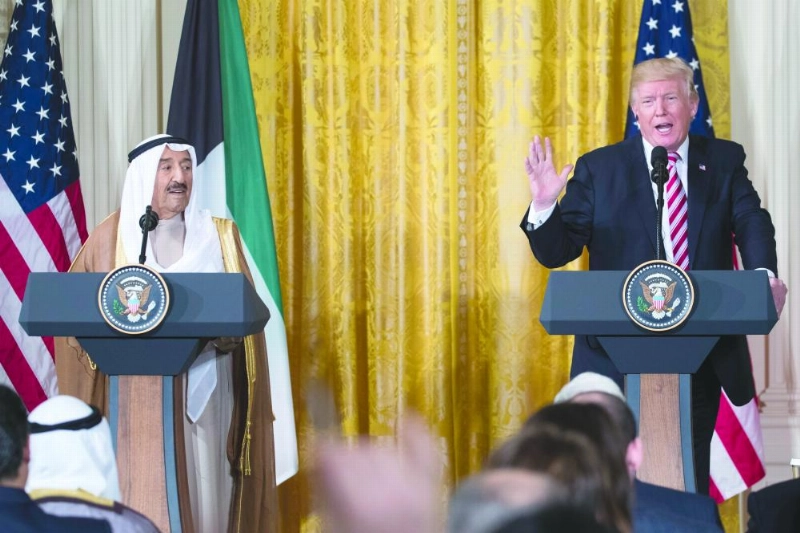صباح الصباح ودونالد ترمب خلال المؤتمر الصحفي أمس الأول (إ ب أ)