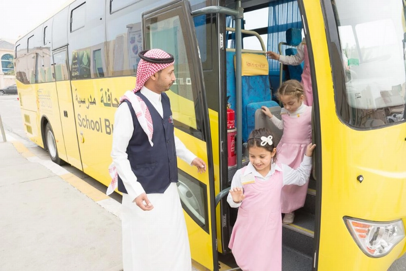 إحدى حافلات النقل التعليمي (مكة)