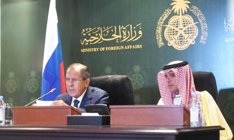عادل الجبير وسيرجي لافروف خلال المؤتمر الصحفي أمس (واس)