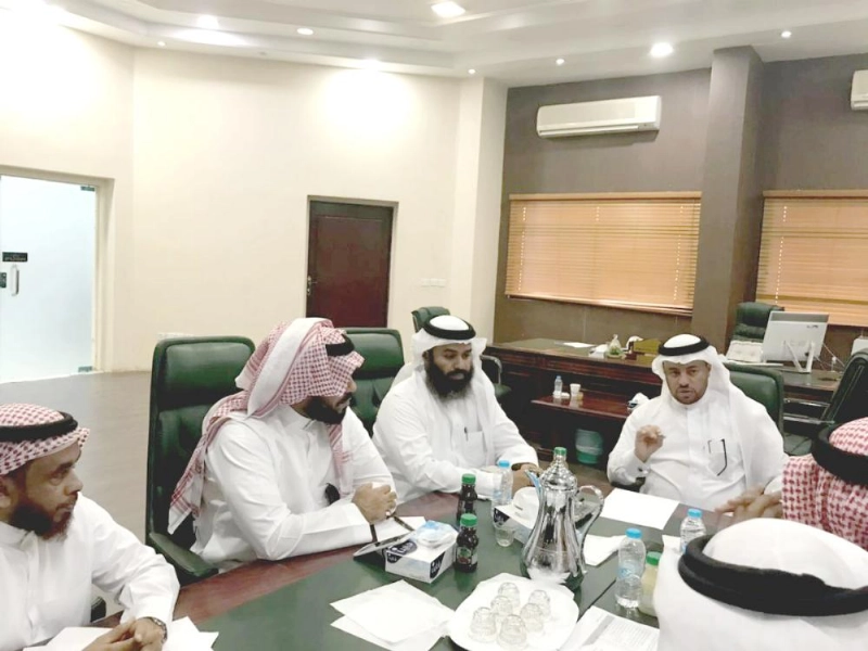 من اجتماع إدارة تعليم جازان مع مديري الإدارات المدرسية أمس (مكة)
