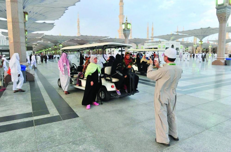 حجاج لدى وصولهم المدينة المنورة (مكة)