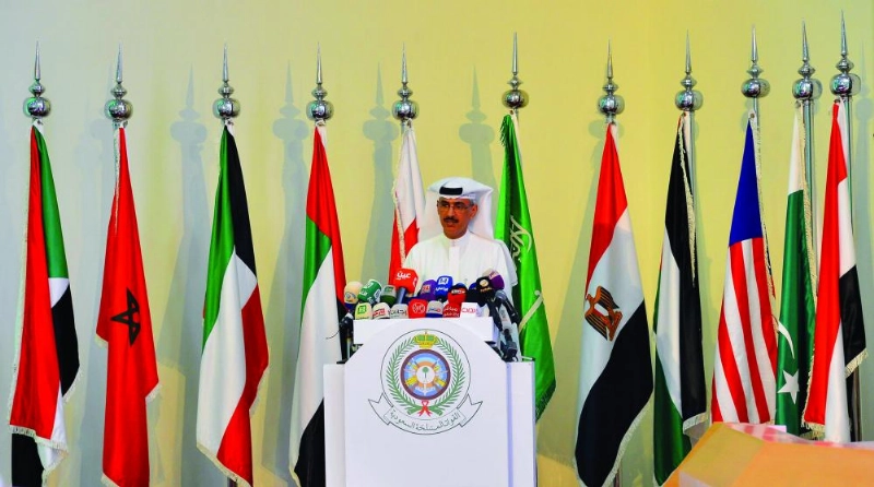 المنصور في مؤتمر صحفي بالرياض أمس (واس)
